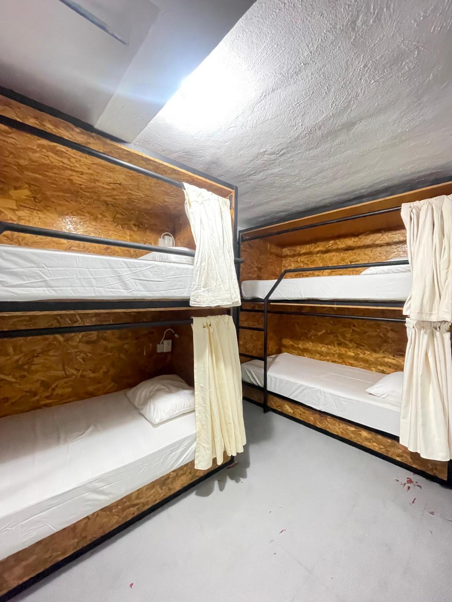The Boat House Hostal Cancún